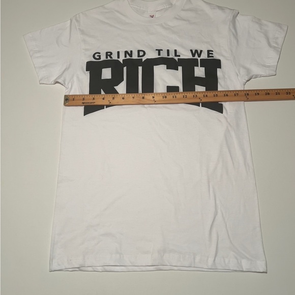 NWOT Men's Small "Grind Til We Rich" Graphic Tee (G4) - Picture 3 of 3
